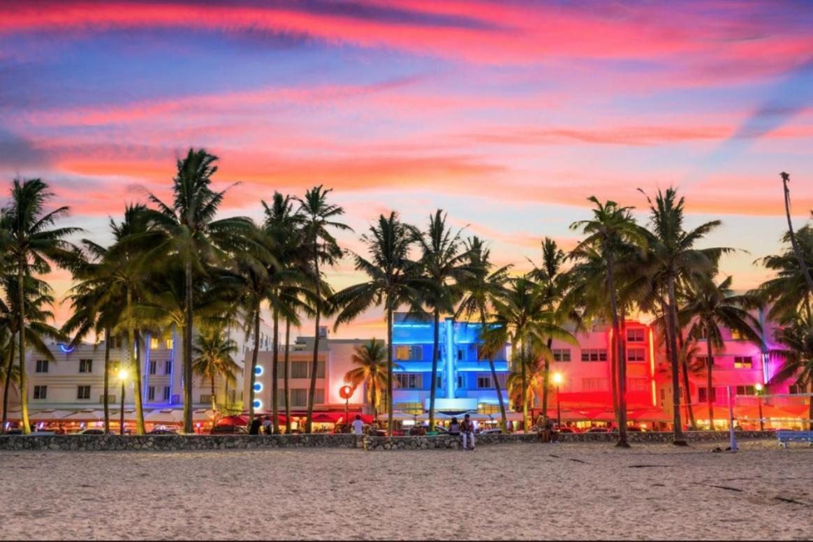 Serene Full Bed With 50 Inch Smart Tv, Netflix, Airplay, Mini-Fridge, And 500 Mbps Wifi Near Fiu, Dolphin Mall, Airport Miami Exterior photo