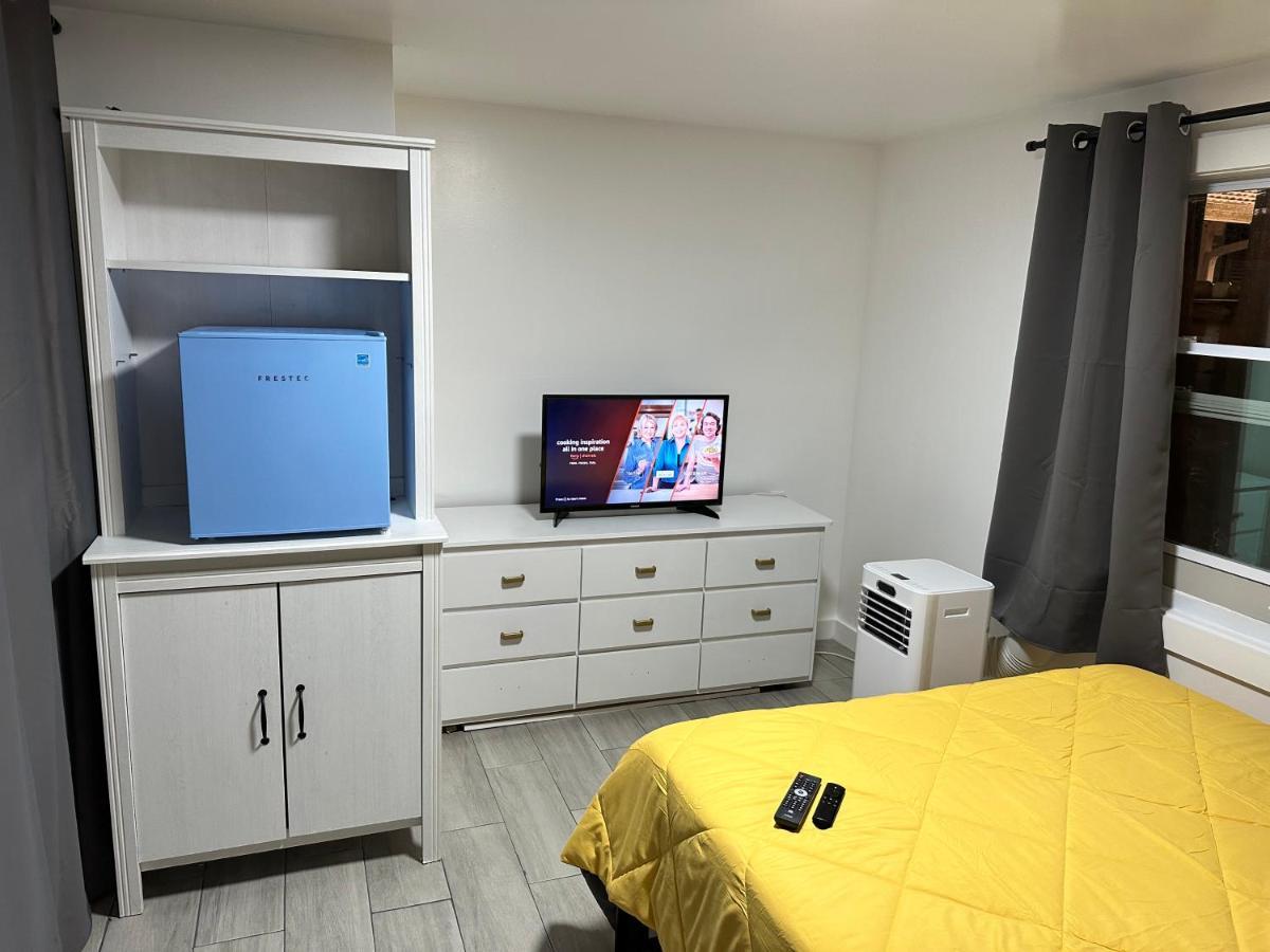 Serene Full Bed With 50 Inch Smart Tv, Netflix, Airplay, Mini-Fridge, And 500 Mbps Wifi Near Fiu, Dolphin Mall, Airport Miami Exterior photo